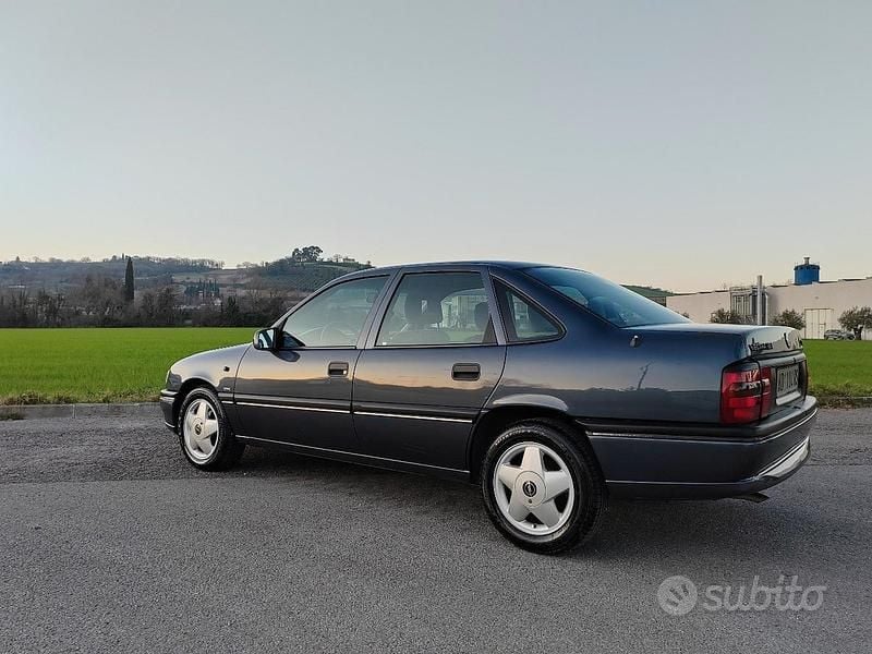 Usata Opel Vectra 75 CV (55 kW) 1994 Blu Berlina
