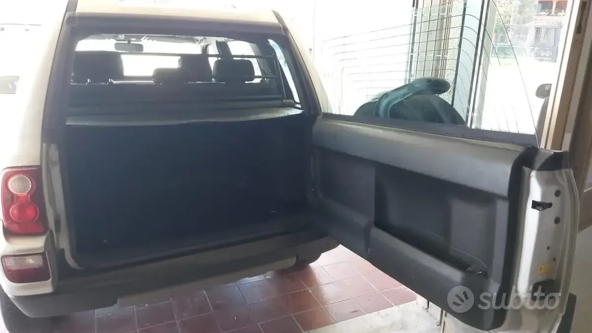 Usata Land Rover Freelander 109 CV (80 kW) 2003 Grigio SUV