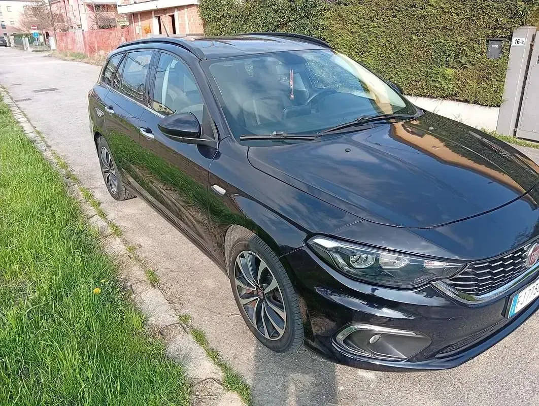 Usata Fiat Tipo Lounge 120 CV (88 kW) 2017 Nero Station wagon