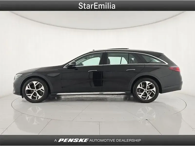 Usata Mercedes E220 Premium Plus 197 CV (144 kW) 2025 Nero Station wagon