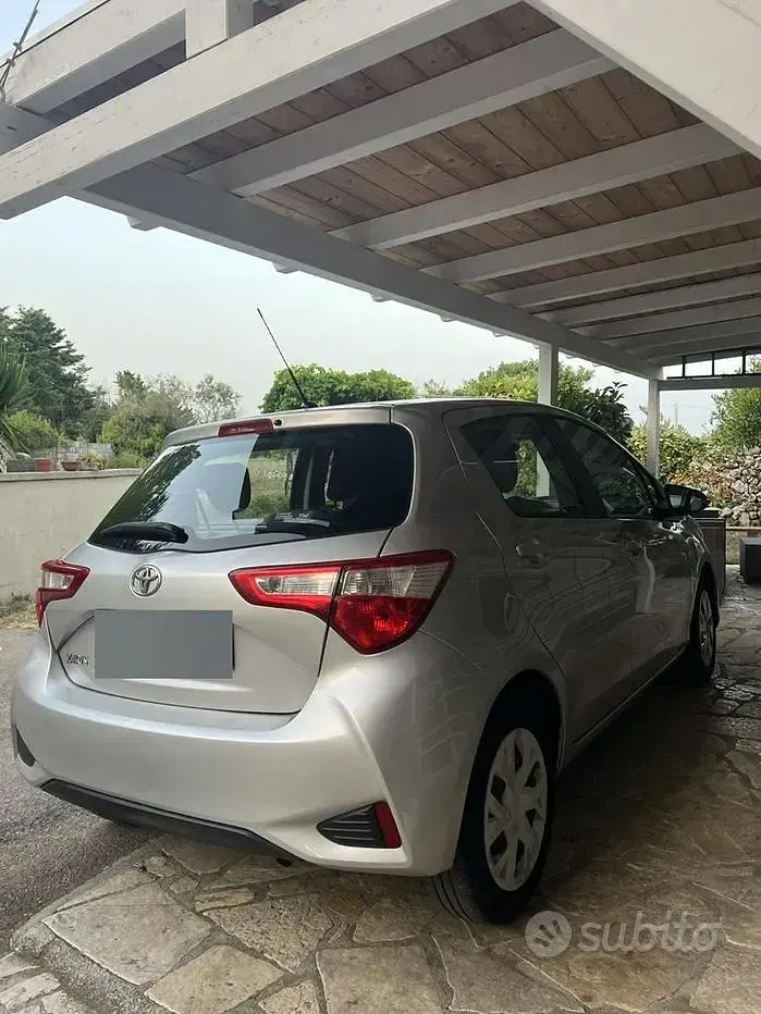 Usata Toyota Yaris 72 CV (52 kW) 2019 Grigio Berlina