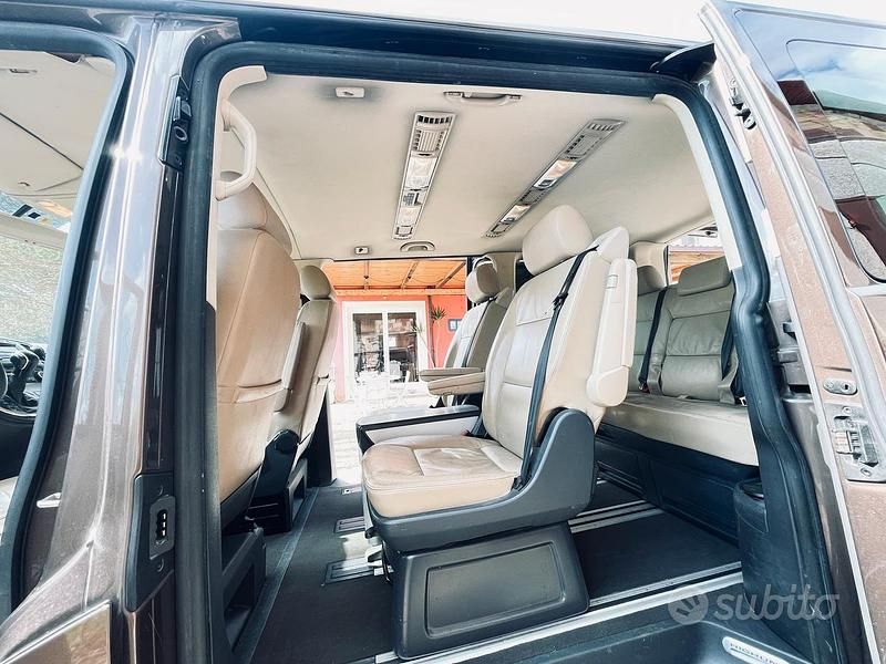 Usata VW Multivan Highline 180 CV (132 kW) 2011 Marrone Monovolume