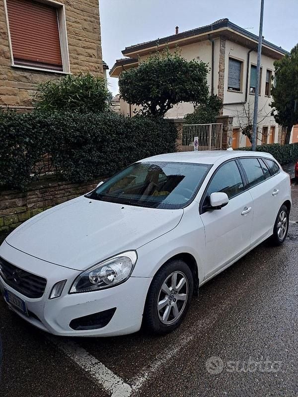 Usata Volvo V60 Summum 163 CV (119 kW) 2012 Bianco Station wagon