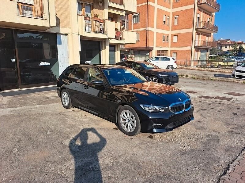 Usata BMW 320e Advantage 190 CV (139 kW) 2022 Nero Station wagon