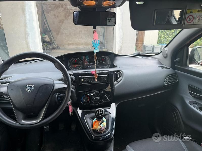 Usata Lancia Ypsilon Silver 69 CV (50 kW) 2017 Utilitaria