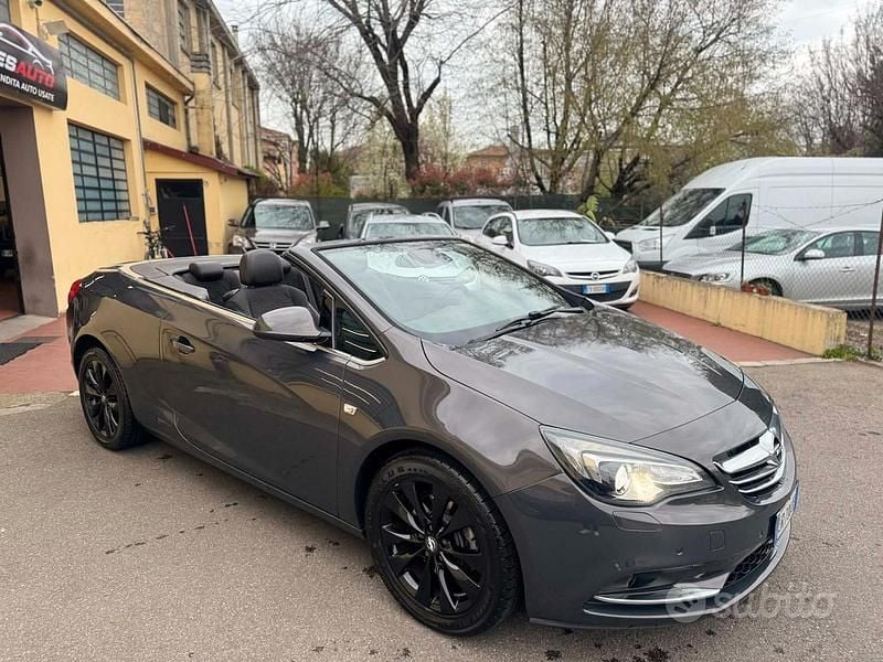 Usata Opel Cascada Cosmo 165 CV (121 kW) 2013 Grigio Cabrio