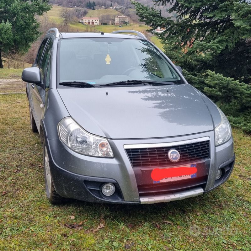 Grigio Usata 2006 Fiat Sedici SUV | 2300 € (Ottimo prezzo) - Immagine 1/4
