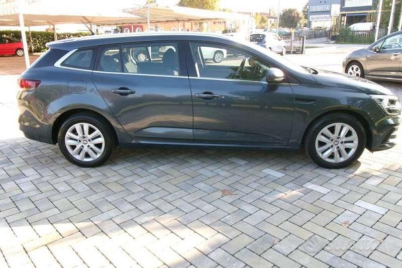 Usata Renault Mégane GrandTour Techno 116 CV (85 kW) 2022 Grigio scuro Station wagon