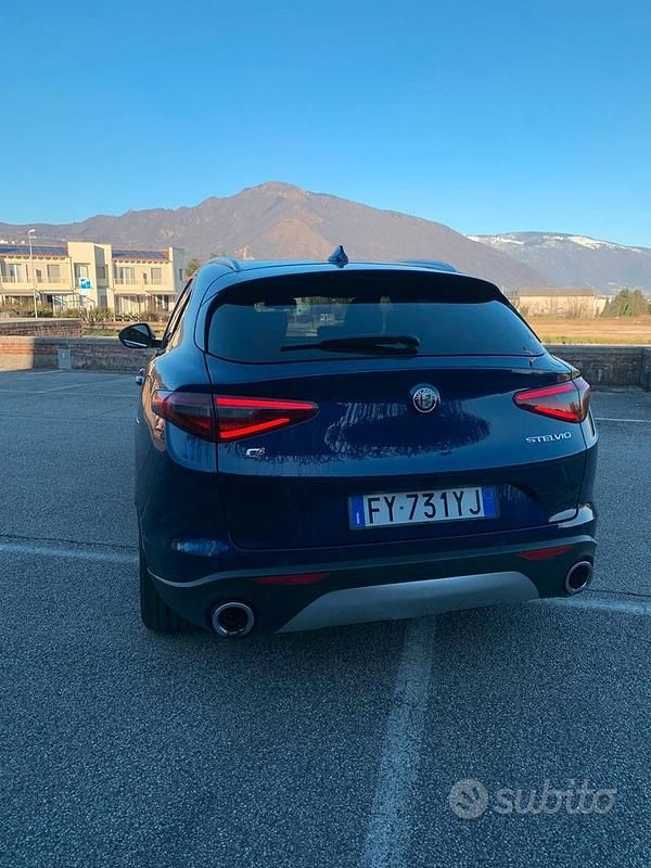Usata Alfa Romeo Stelvio Executive 190 CV (139 kW) 2019 Blu SUV