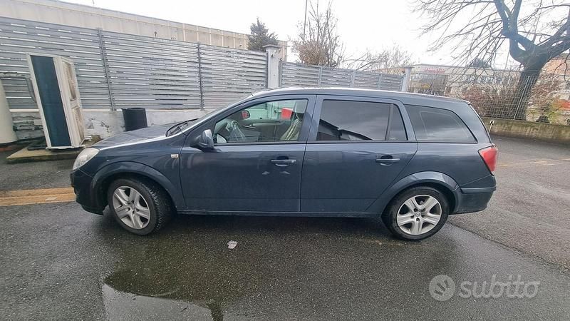 Usata Opel Astra 110 CV (80 kW) 2010 Blu Station wagon