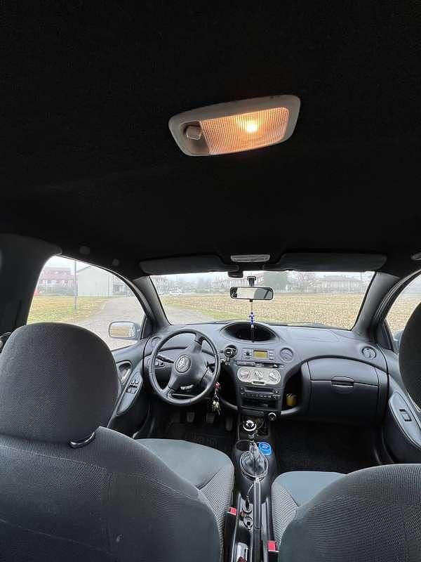Usata Toyota Yaris 65 CV (47 kW) 2004 Utilitaria