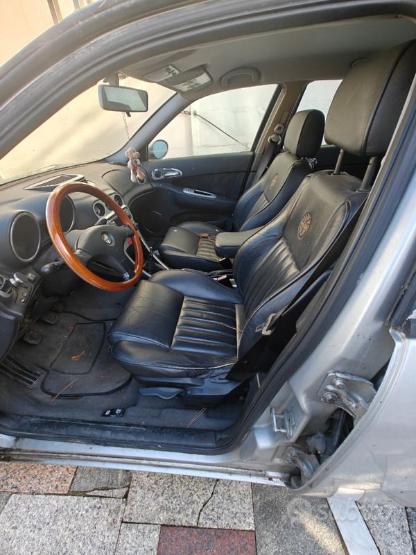 Usata Alfa Romeo 156 155 CV (114 kW) 2000 Grigio Station wagon