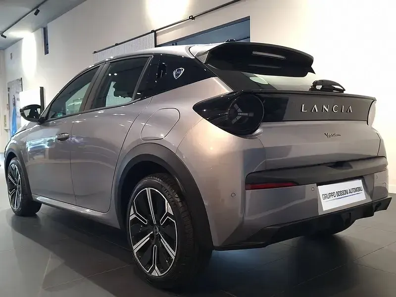 Nuova Lancia Ypsilon 110 CV (80 kW) 2025 Grigio Utilitaria