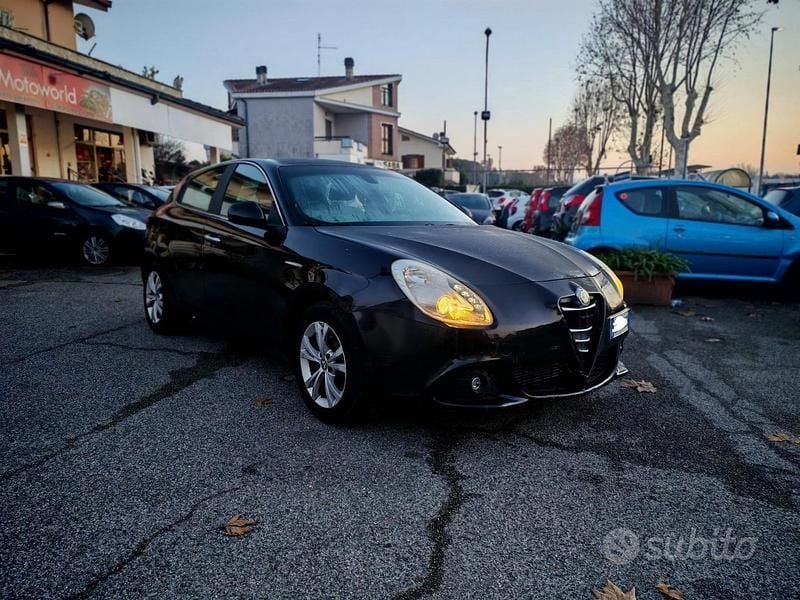 Nero Usata 2013 Alfa Romeo Giulietta Tre volumi | 3500 € (Ottimo prezzo) - Immagine 1/4