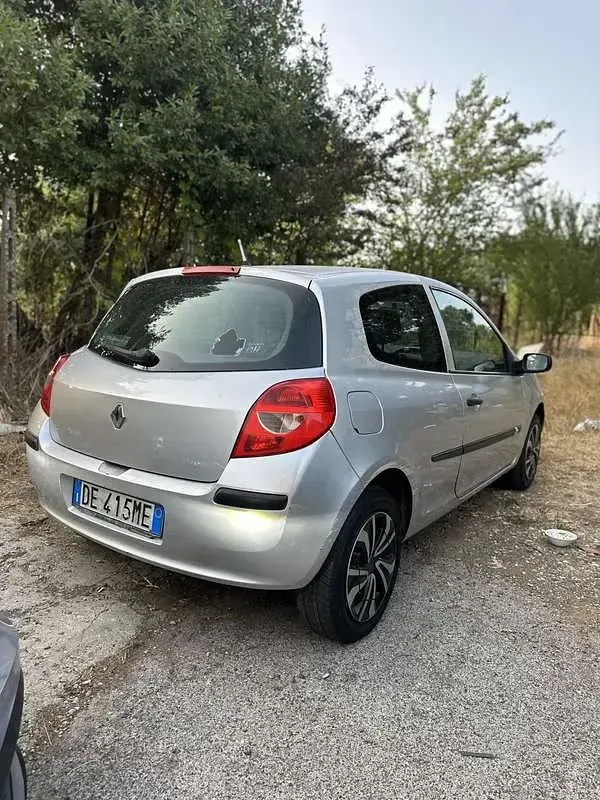 Usata Renault Clio II Dynamique 75 CV (55 kW) 2007 Berlina