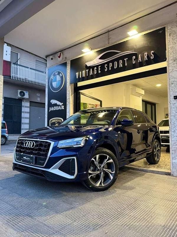 Blu/azzurro Usata 2024 Audi Q2 S-Line SUV | 29.600 € (Ottimo prezzo) - Immagine 1/4