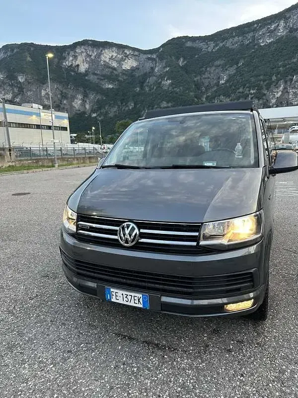 Usata VW Caravelle Comfortline 150 CV (110 kW) 2016 Furgone