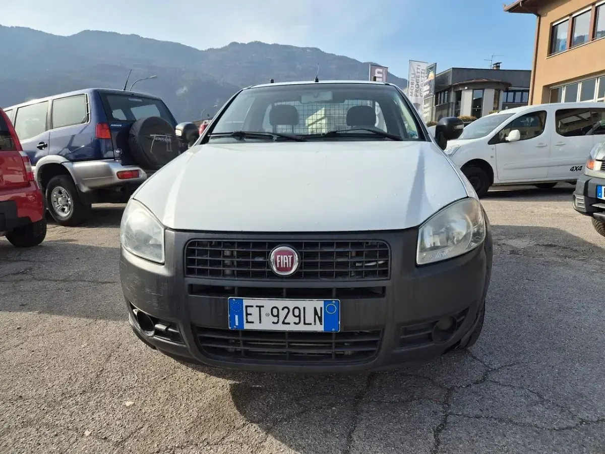 Usata Fiat Strada 95 CV (69 kW) 2014 Bianco