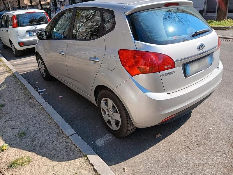 Usata Kia Venga Active 90 CV (66 kW) 2015 Grigio Utilitaria