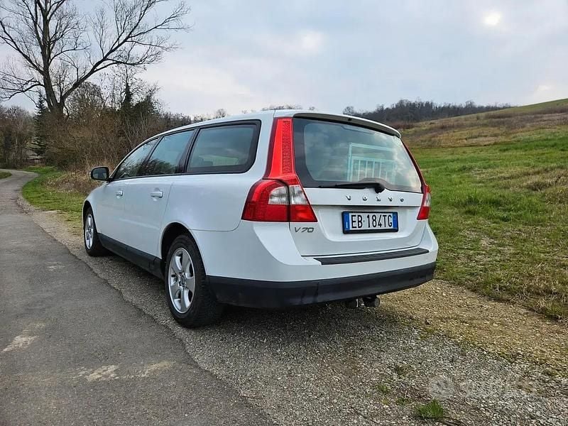 Usata Volvo V70 136 CV (100 kW) 2010 Bianco Station wagon