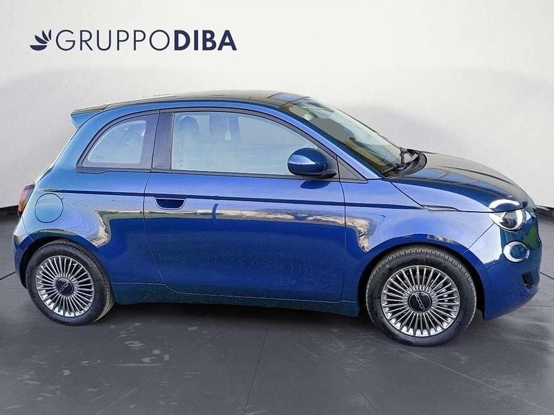 Usata Fiat 500e La Prima 86 kW (118 CV) 2022 Blu/azzurro Utilitaria