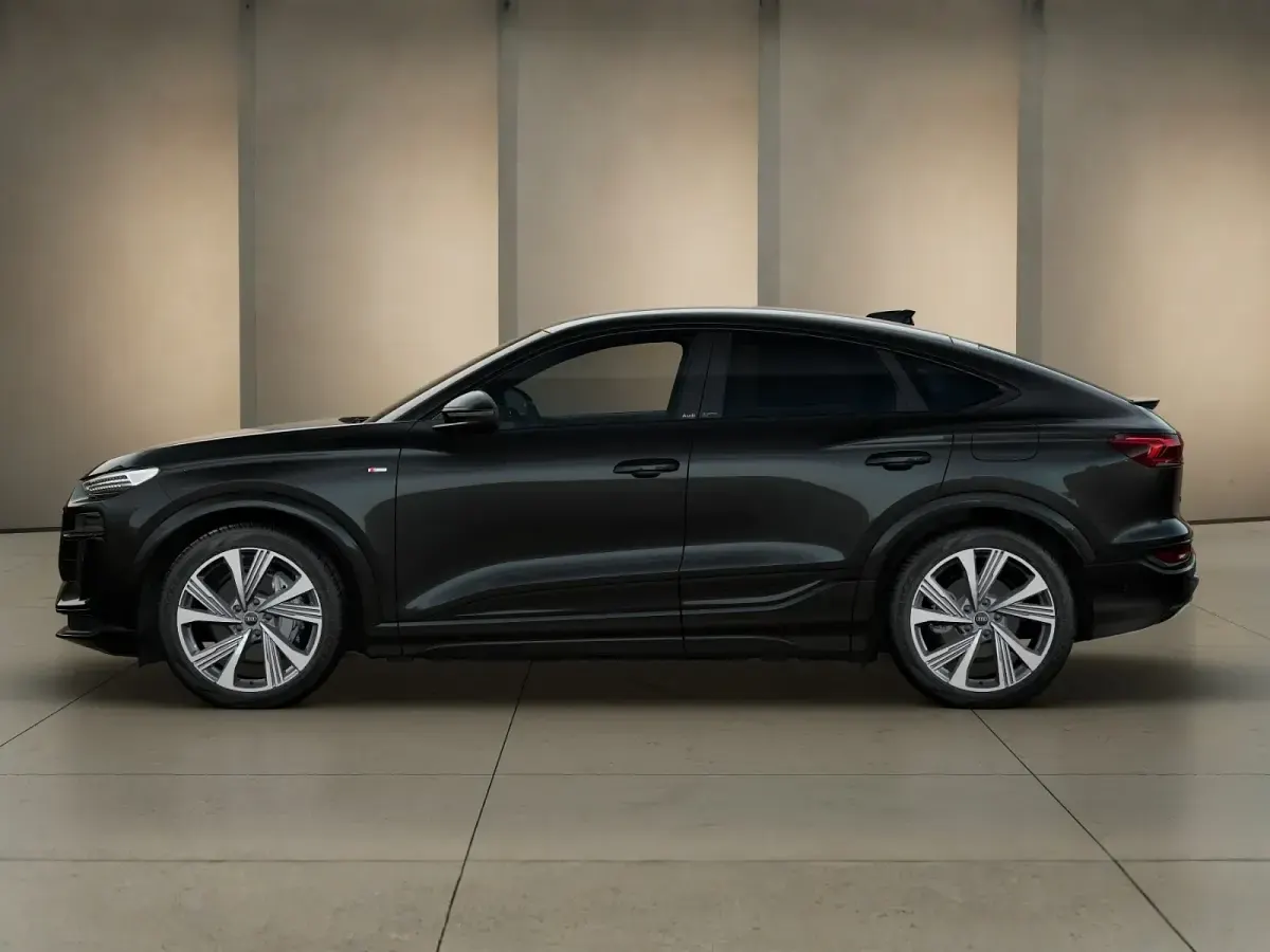 Nuova Audi Q6 Sportback e-tron S-Line 239 kW (326 CV) 2026 Nero mito metallizzato SUV