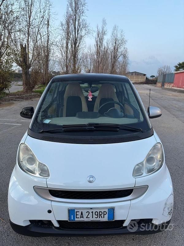 Bianco Usata 2010 Smart ForTwo Coupé Passion Coupé | 4000 € - Immagine 1/4