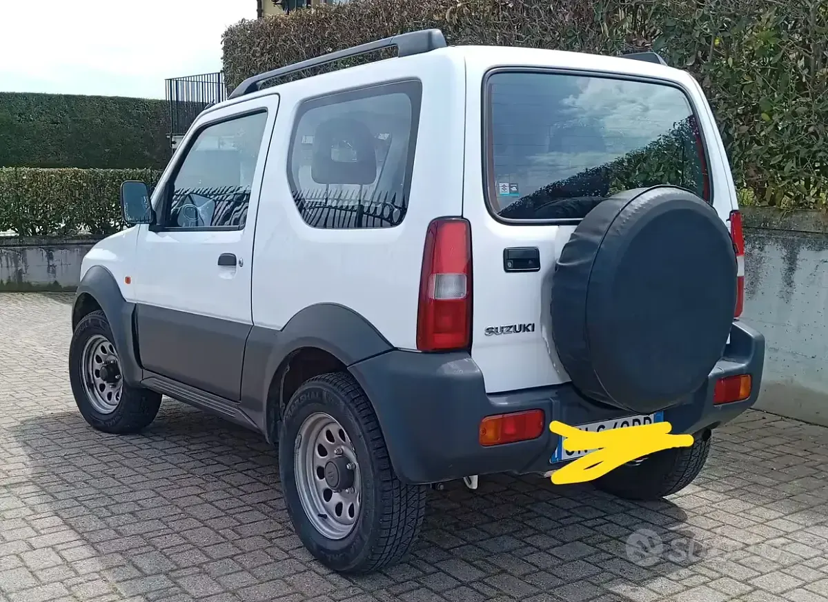 Usata Suzuki Jimny 85 CV (62 kW) 2011 Bianco SUV