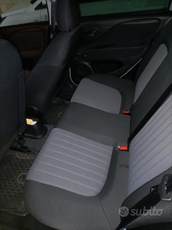 Usata Fiat Grande Punto 95 CV (69 kW) 2017 Grigio Utilitaria