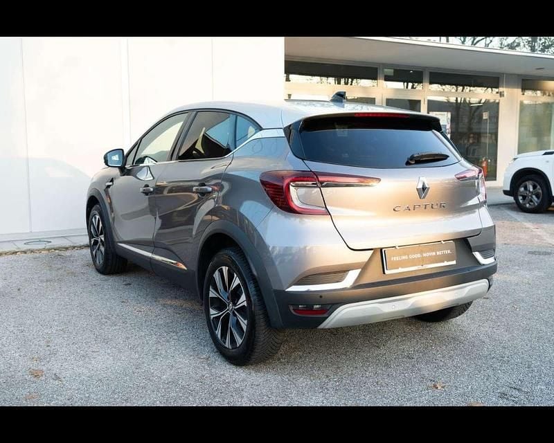 Usata Renault Captur Techno 91 CV (66 kW) 2024 Grigio cassiopea / tetto grigi SUV