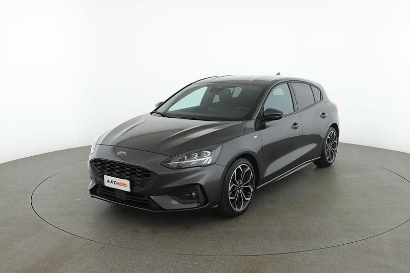 Grigio Usata 2018 Ford Focus ST-Line Berlina | 16.299 € (Buon prezzo) - Immagine 1/4