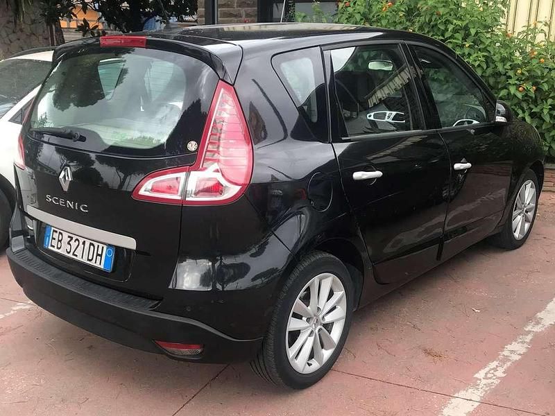 Nero Usata 2010 Renault Scénic III Luxe Monovolume | 3800 € (Buon prezzo) - Immagine 1/4