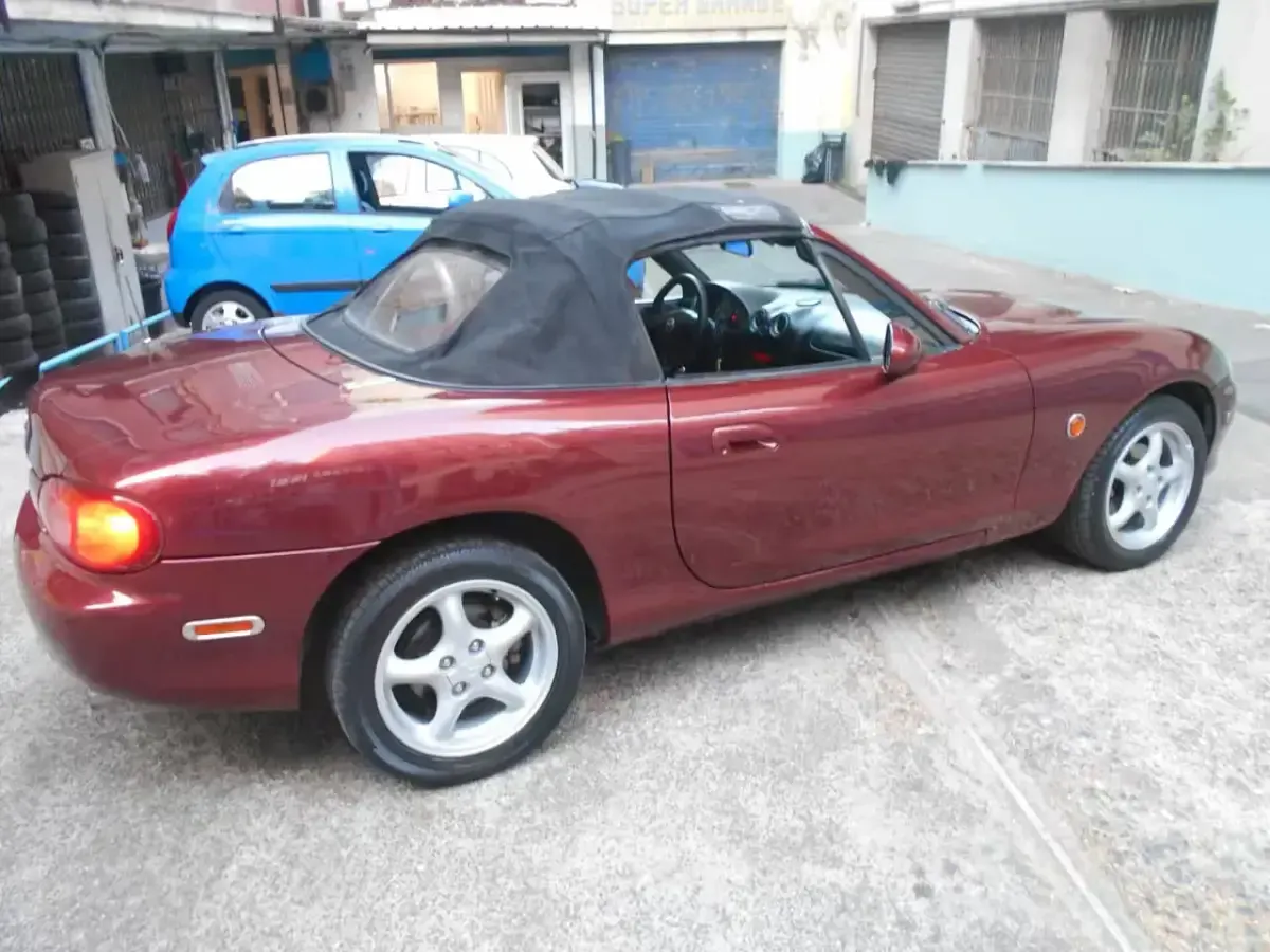 Usata Mazda MX5 110 CV (80 kW) 2003 Marrone Cabrio