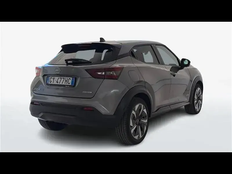 Usata Nissan Juke N-Connecta 143 CV (105 kW) 2025 Grigio chiaro SUV
