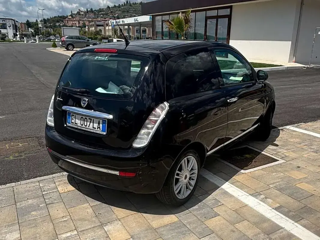 Usata Lancia Ypsilon 77 CV (56 kW) 2012 Utilitaria