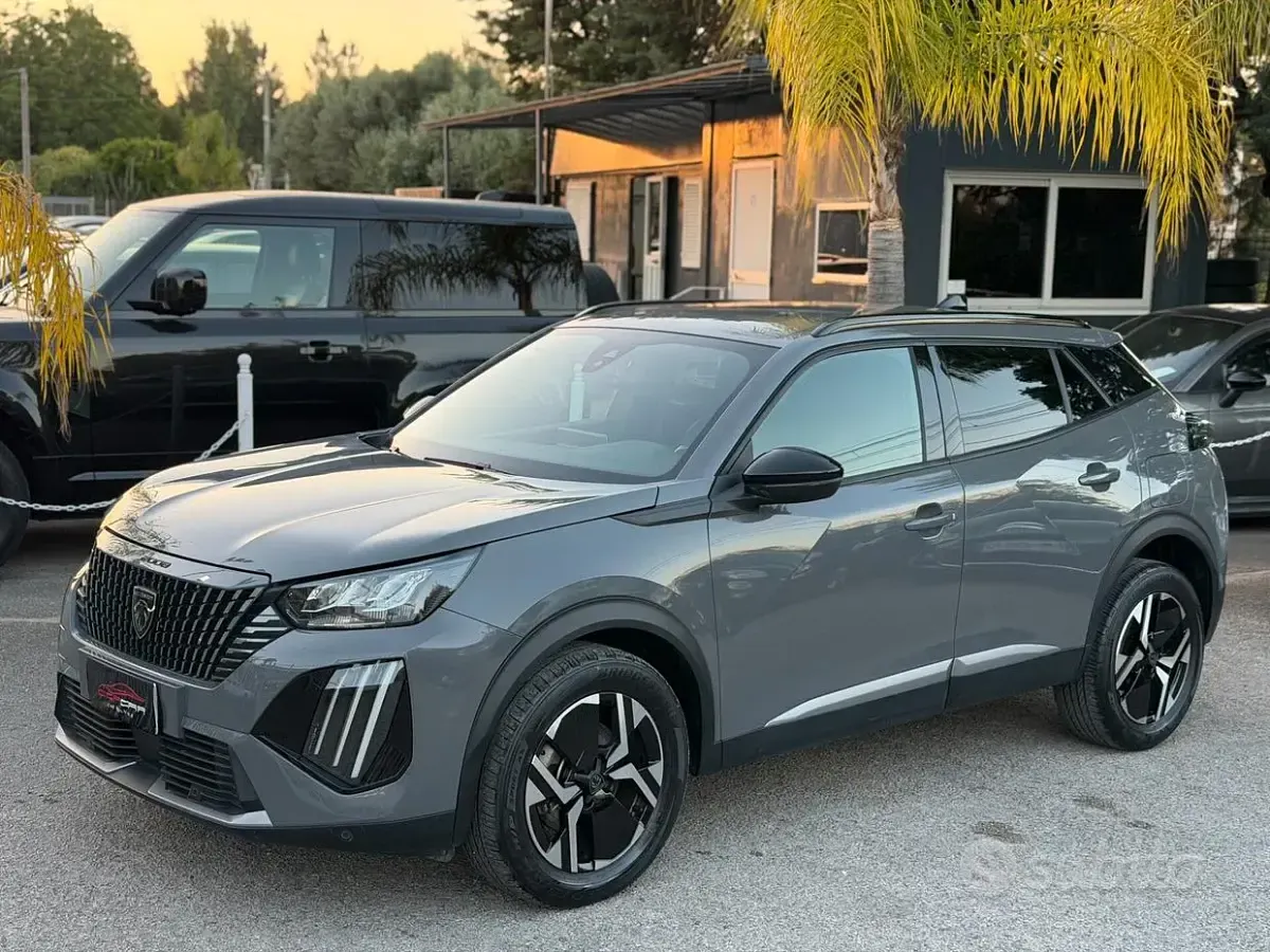 Usata Peugeot 2008 Allure 130 CV (95 kW) 2023 Grigio SUV
