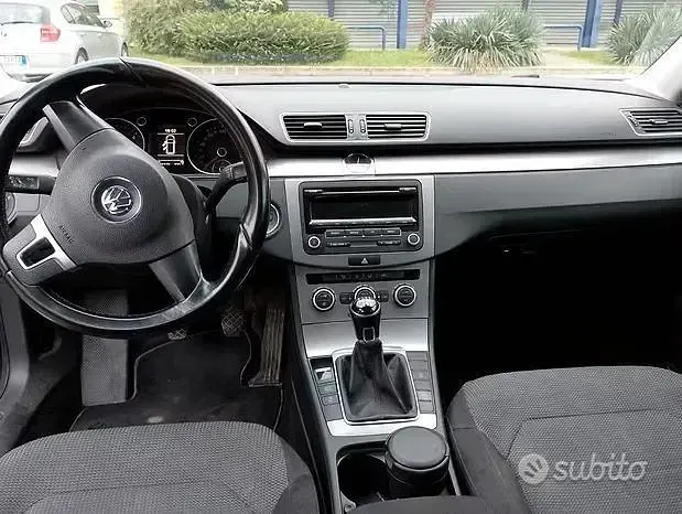 Usata VW Passat 105 CV (77 kW) 2012 Berlina