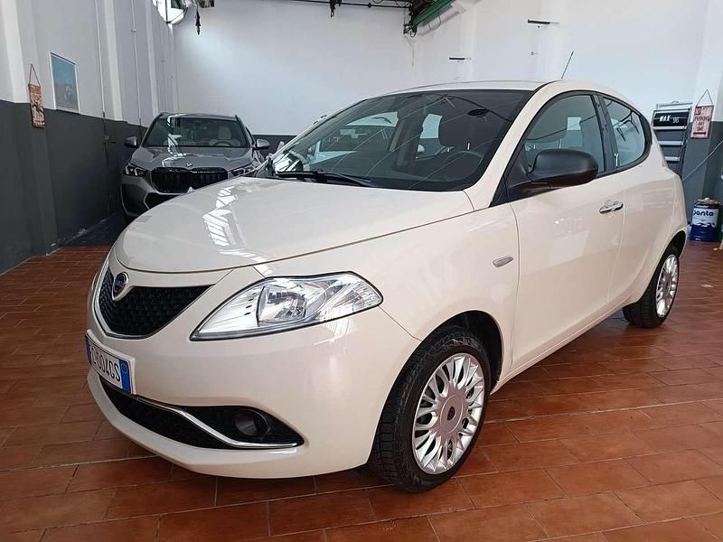 Usata Lancia Ypsilon Silver 69 CV (50 kW) 2015 Beige Utilitaria