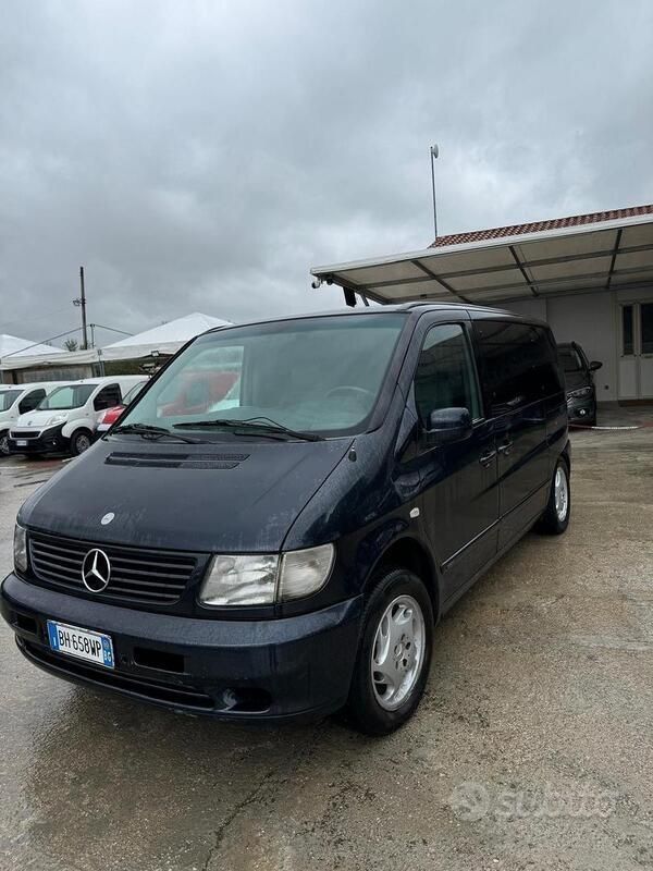 Usata Mercedes V220 122 CV (89 kW) 2000 Nero Monovolume