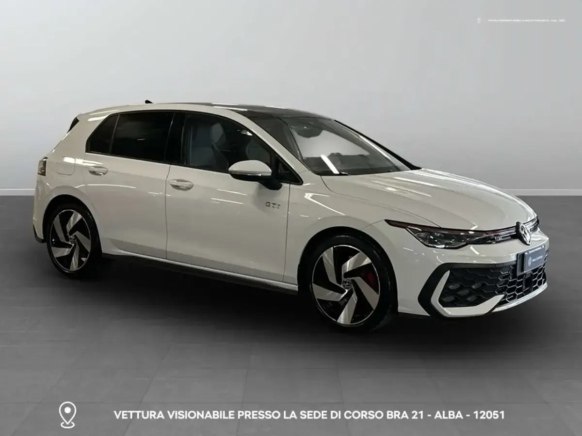 Usata VW Golf VIII GTI 265 CV (194 kW) 2024 0q bianco puro Berlina