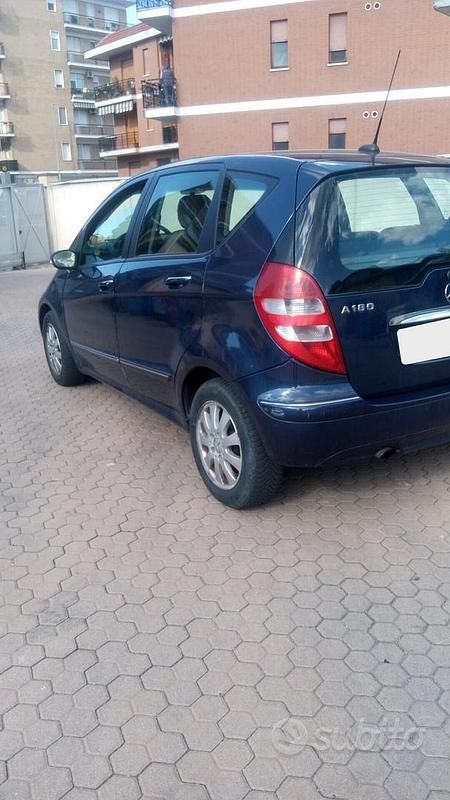 Usata Mercedes A180 Avantgarde 109 CV (80 kW) 2005 Blu Berlina
