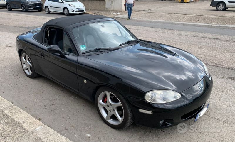 Usata Mazda MX5 Inclusive 146 CV (107 kW) 2001 Nero Cabrio