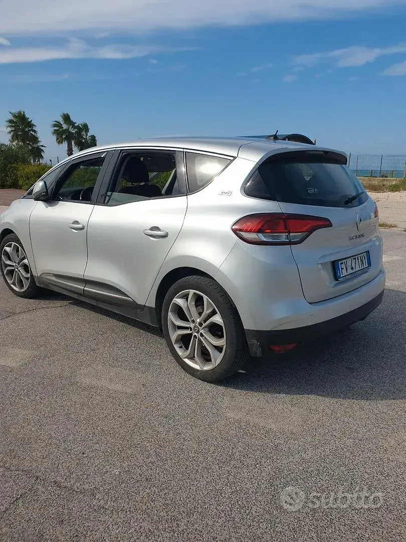 Usata Renault Scénic 120 CV (88 kW) 2019 Grigio Monovolume