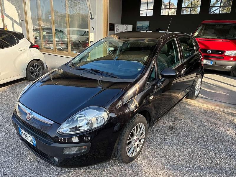Nero Usata 2012 Fiat Punto Evo Dynamic Due volumi | 3800 € (Buon prezzo) - Immagine 1/4