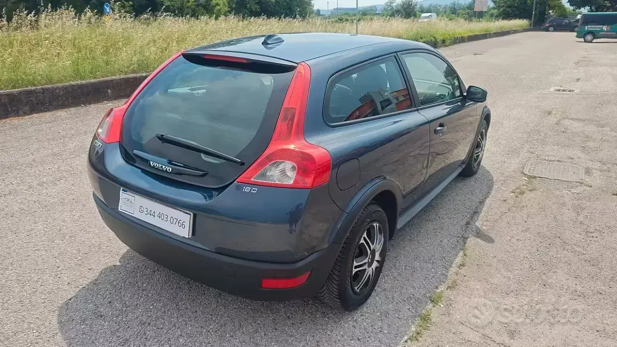 Usata Volvo C30 Summum 109 CV (80 kW) 2007 Blu Utilitaria