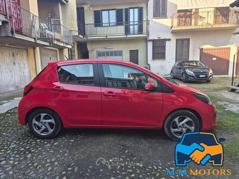 Usata Toyota Yaris Hybrid Active 73 CV (53 kW) 2016 Rosso Berlina