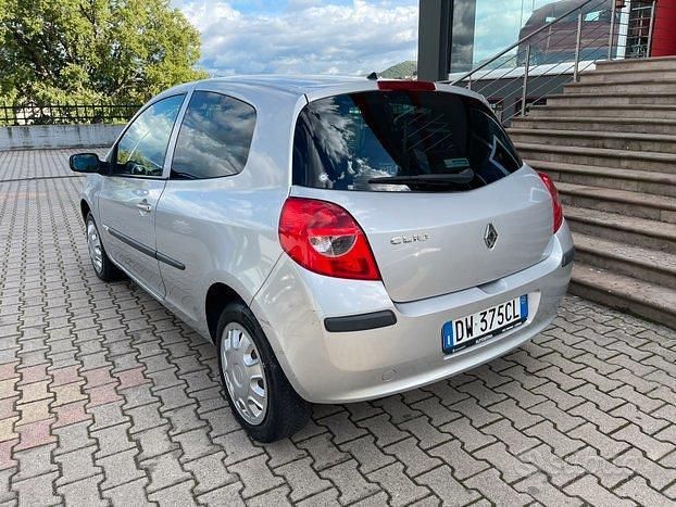 Usata Renault Clio III 75 CV (55 kW) 2009 Grigio Berlina