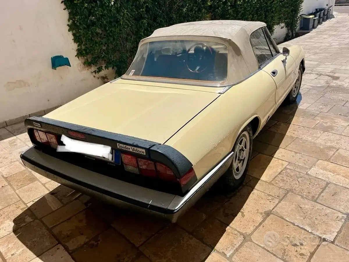 Usata Alfa Romeo Spider Veloce 128 CV (94 kW) 1985 Beige Cabrio