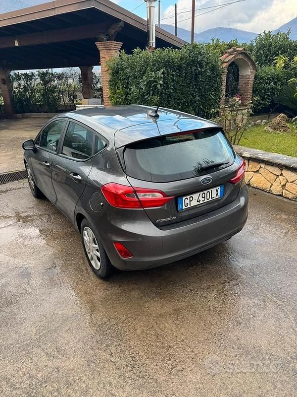 Usata Ford Fiesta 75 CV (55 kW) 2021 Grigio Berlina