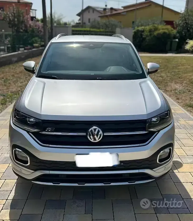 Usata VW T-Cross R-line 116 CV (85 kW) 2020 Grigio SUV